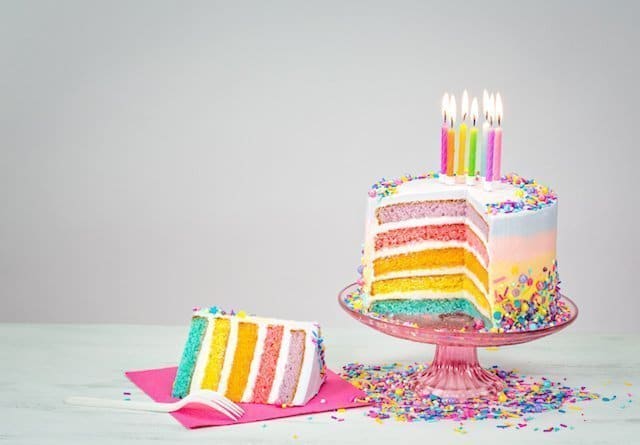 Gâteau anniversaire Arc en ciel